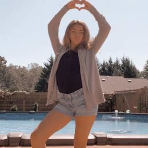 Meet your Posher, Karissa